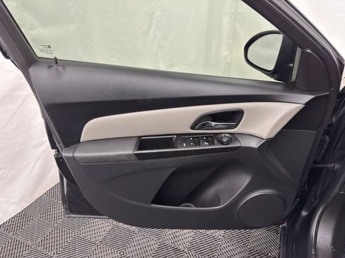 Used 2013 Chevrolet Cruze LS image 18