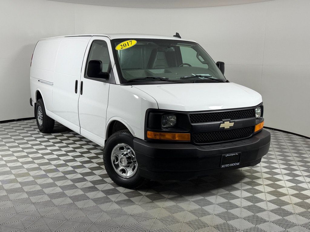 Used 2017 Chevrolet Express 3500 Extended RWD image 2