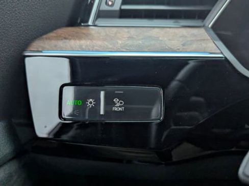 Used 2021 Audi e-tron Prestige image 30