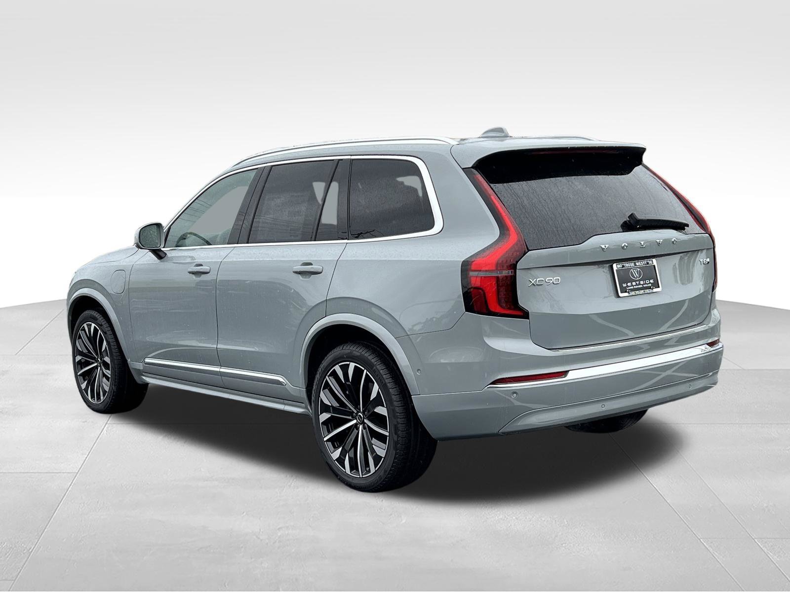 New 2026 Volvo XC90 T8 Plus w/ Protection Package Premier AWD/4WD image 3