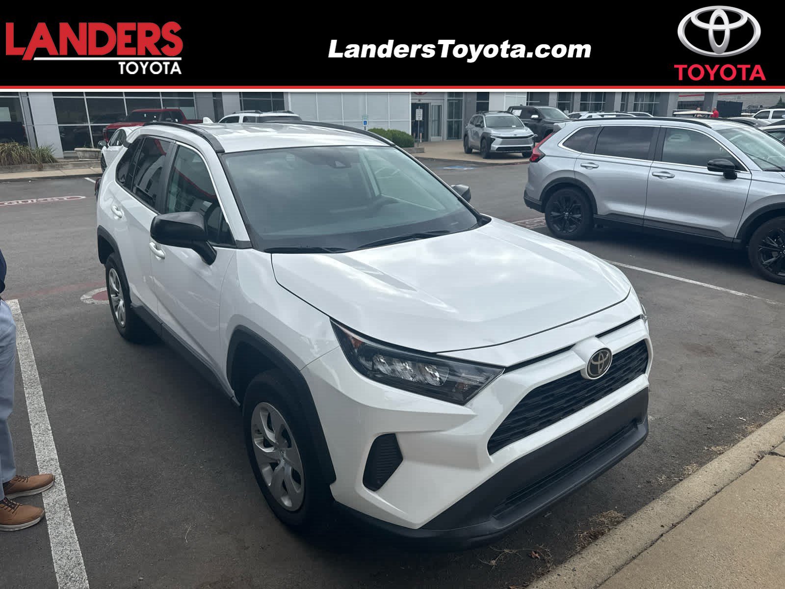 Used 2021 Toyota RAV4 LE FWD image 1