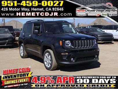 New 2023 Jeep Renegade Latitude w/ Sun & Fun Group