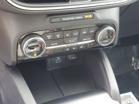 Used 2022 Ford Escape SEL image 18