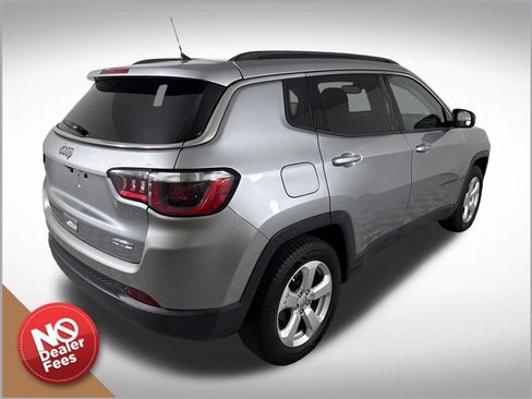 Used 2018 Jeep Compass Latitude FWD image 3