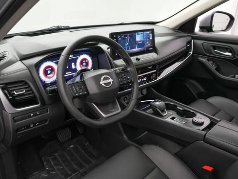 Used 2025 Nissan Rogue SL w/ Tech Package AWD/4WD image 12