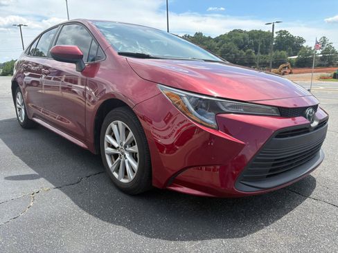 Used 2023 Toyota Corolla LE w/ LE Convenience Package FWD image 3
