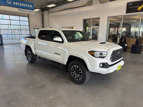 Used 2020 Toyota Tacoma TRD Sport w/ Technology Package AWD/4WD image 7