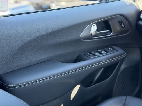 New 2026 Chrysler Pacifica Select image 17