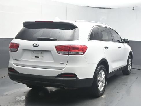Used 2018 Kia Sorento FWD image 7