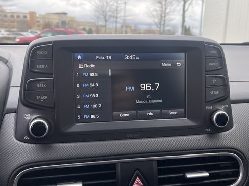 Used 2019 Hyundai Kona SE image 3