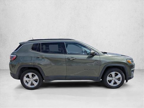 Used 2019 Jeep Compass Latitude w/ Cold Weather Group image 2