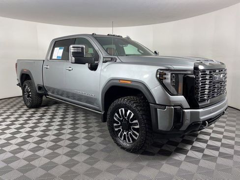 Used 2025 GMC Sierra 2500 Denali Ultimate w/ Max Trailering Package image 1