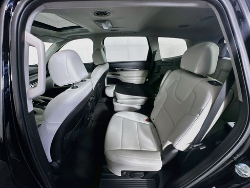 Used 2025 Kia Telluride S FWD image 29