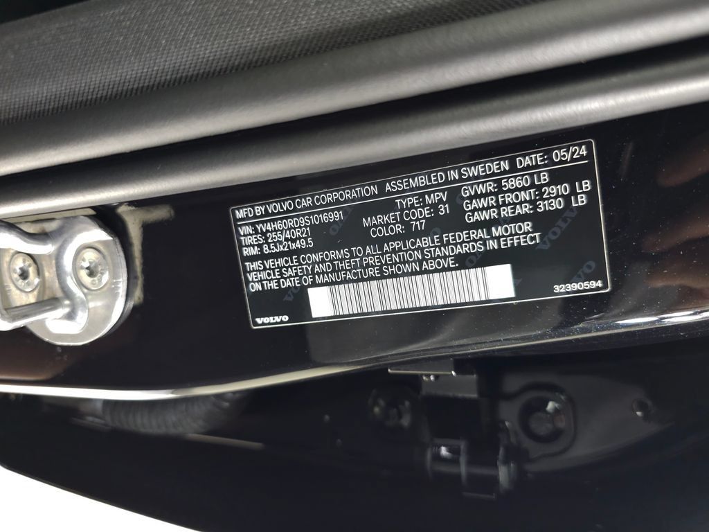 Used 2025 Volvo XC60 T8 Ultra w/ Protection Package Premier AWD/4WD image 38