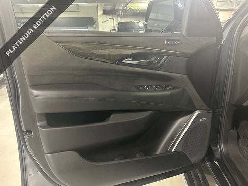Used 2020 Cadillac Escalade Platinum image 9