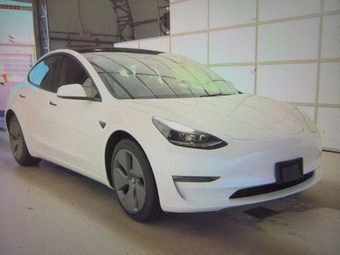 Used 2023 Tesla Model 3 Standard Range RWD image 1