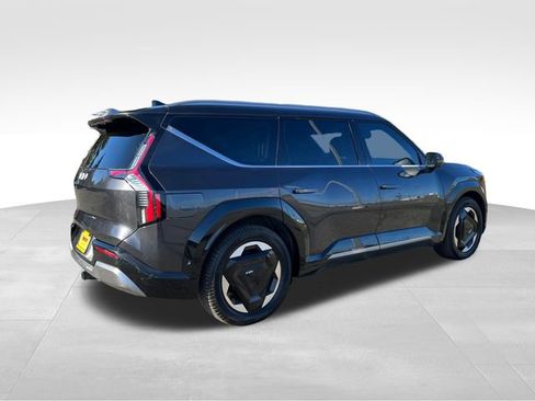 Used 2024 Kia EV9 Land image 9
