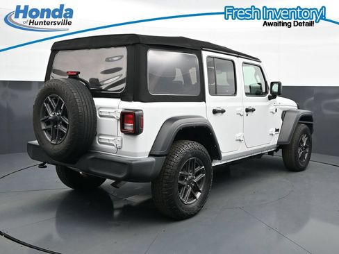 Used 2024 Jeep Wrangler Unlimited Sport AWD/4WD image 10