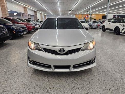 Used 2014 Toyota Camry SE FWD image 3
