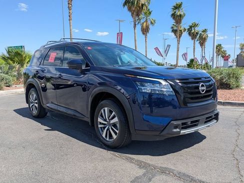Certified 2024 Nissan Pathfinder SL w/ Black Appearance Package FWD image 6