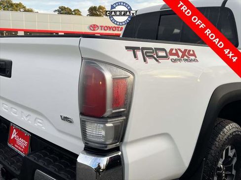 Certified 2022 Toyota Tacoma TRD Off-Road image 11
