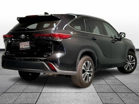 Used 2021 Toyota Highlander XLE image 13