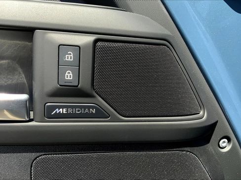 New 2025 Land Rover Defender 110 S image 19