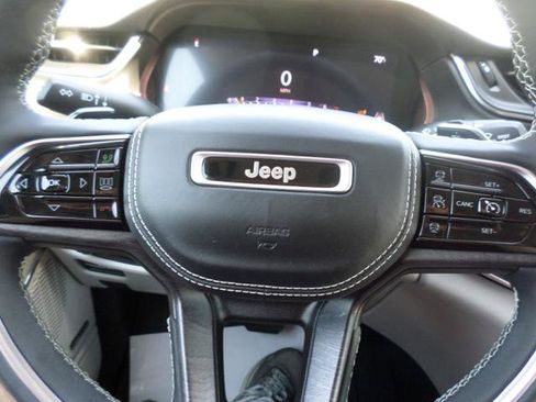 Used 2023 Jeep Grand Cherokee Overland AWD/4WD image 37