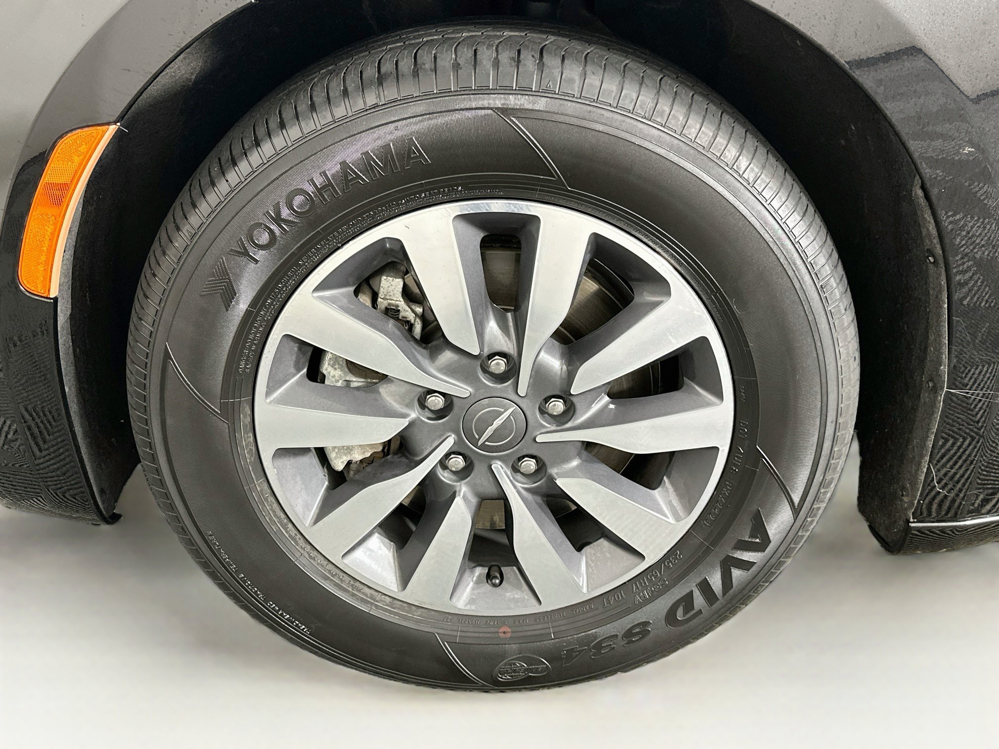 Used 2023 Chrysler Pacifica Touring-L FWD image 11