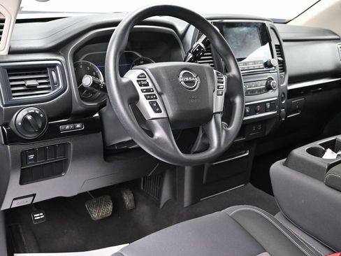 Used 2023 Nissan Titan SV image 15