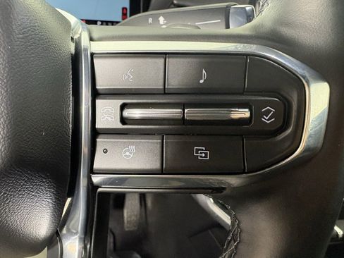 Used 2025 GMC Acadia Elevation image 24