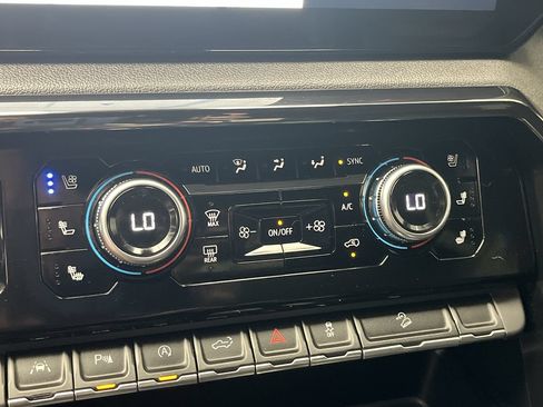 Used 2023 GMC Sierra 1500 AT4 w/ Technology Package AWD/4WD image 23