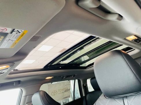 New 2026 Toyota Highlander Platinum image 11