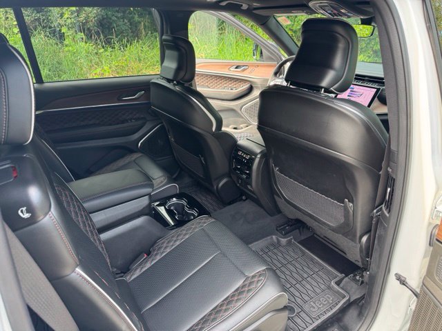 Used 2025 Jeep Grand Cherokee L Summit AWD/4WD image 17