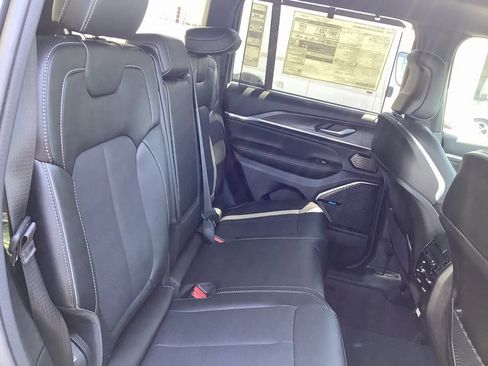 New 2023 Jeep Grand Cherokee Overland w/ Luxury Tech Group IV image 36