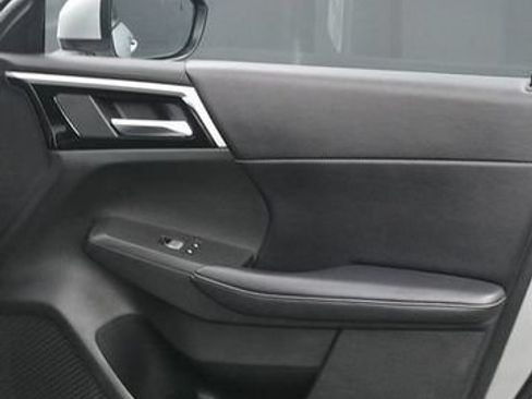 Used 2024 Mitsubishi Outlander SE AWD/4WD image 12