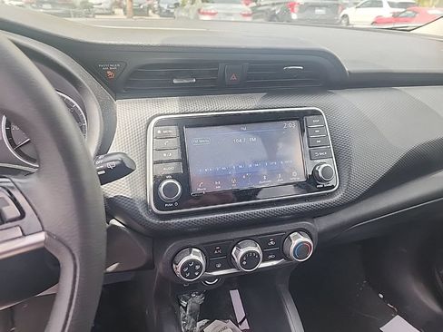 Used 2022 Nissan Kicks S FWD image 8