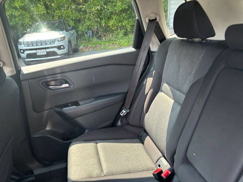Used 2026 Nissan Rogue SV FWD image 36