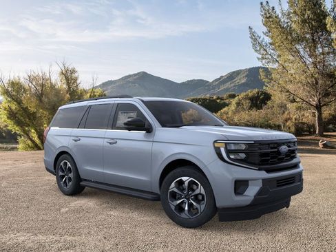 New 2026 Ford Expedition Active image 7