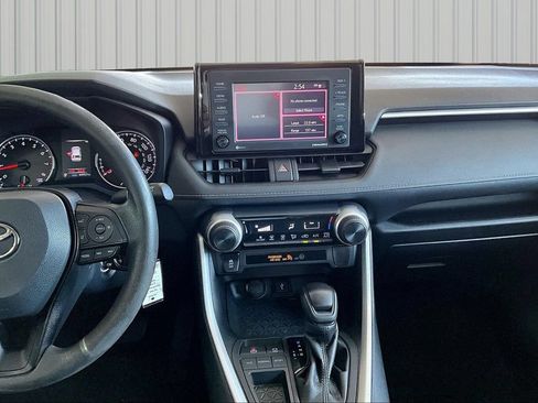 Used 2021 Toyota RAV4 LE FWD image 3