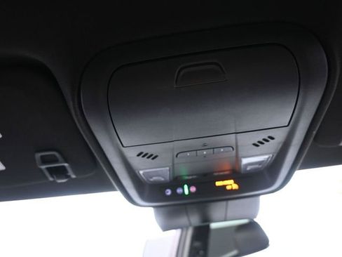 Used 2025 Cadillac XT4 Premium Luxury image 12