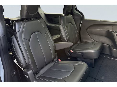 New 2026 Chrysler Pacifica Select image 19