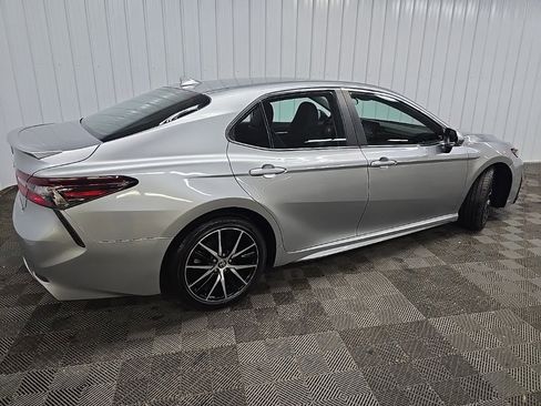 Used 2023 Toyota Camry SE image 3