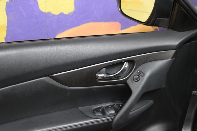 Used 2015 Nissan Rogue SV AWD/4WD image 13