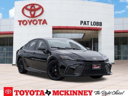 Used 2025 Toyota Camry SE w/ Convenience Package FWD image 1