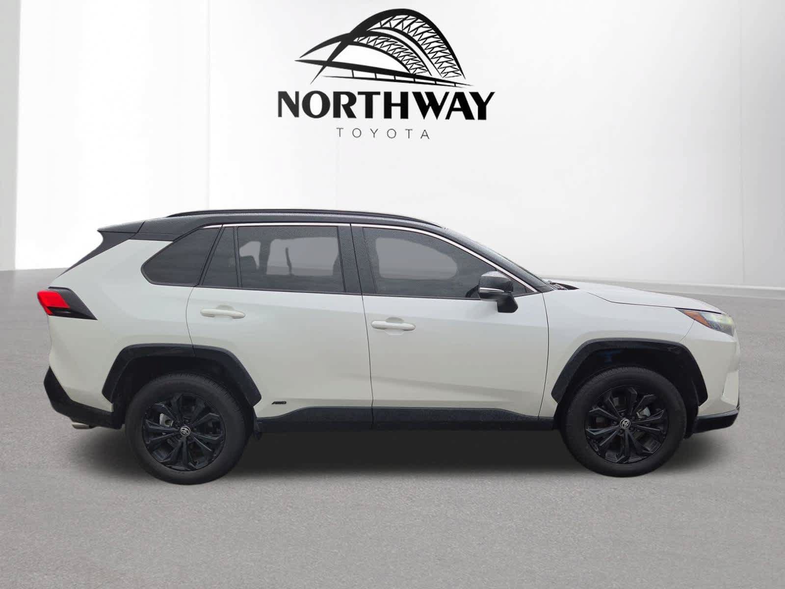 Used 2022 Toyota RAV4 XSE w/ XSE Grade Weather Package AWD/4WD image 2