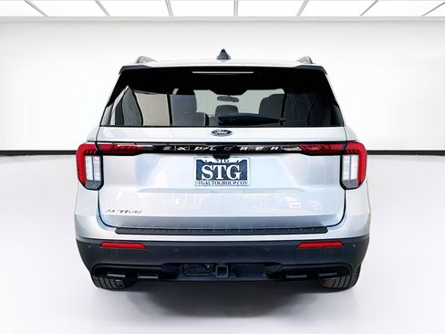 Used 2025 Ford Explorer Active RWD image 5