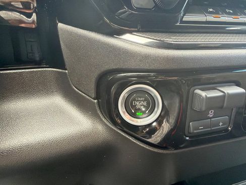 Used 2022 Chevrolet Silverado 1500 ZR2 w/ Technology Package AWD/4WD image 18