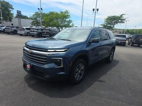 Used 2026 Chevrolet Traverse LT AWD/4WD image 3