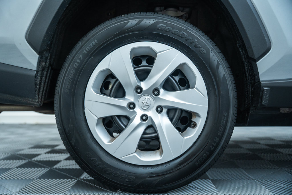 Certified 2025 Toyota RAV4 LE FWD image 17